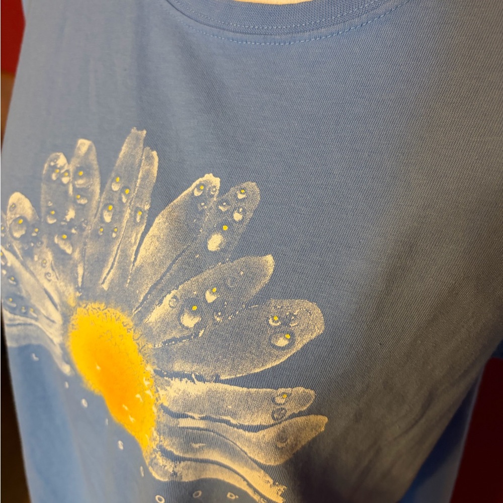 NWT Life Is Good Blue Tee with Daisy Graphic - Picture 2 of 5